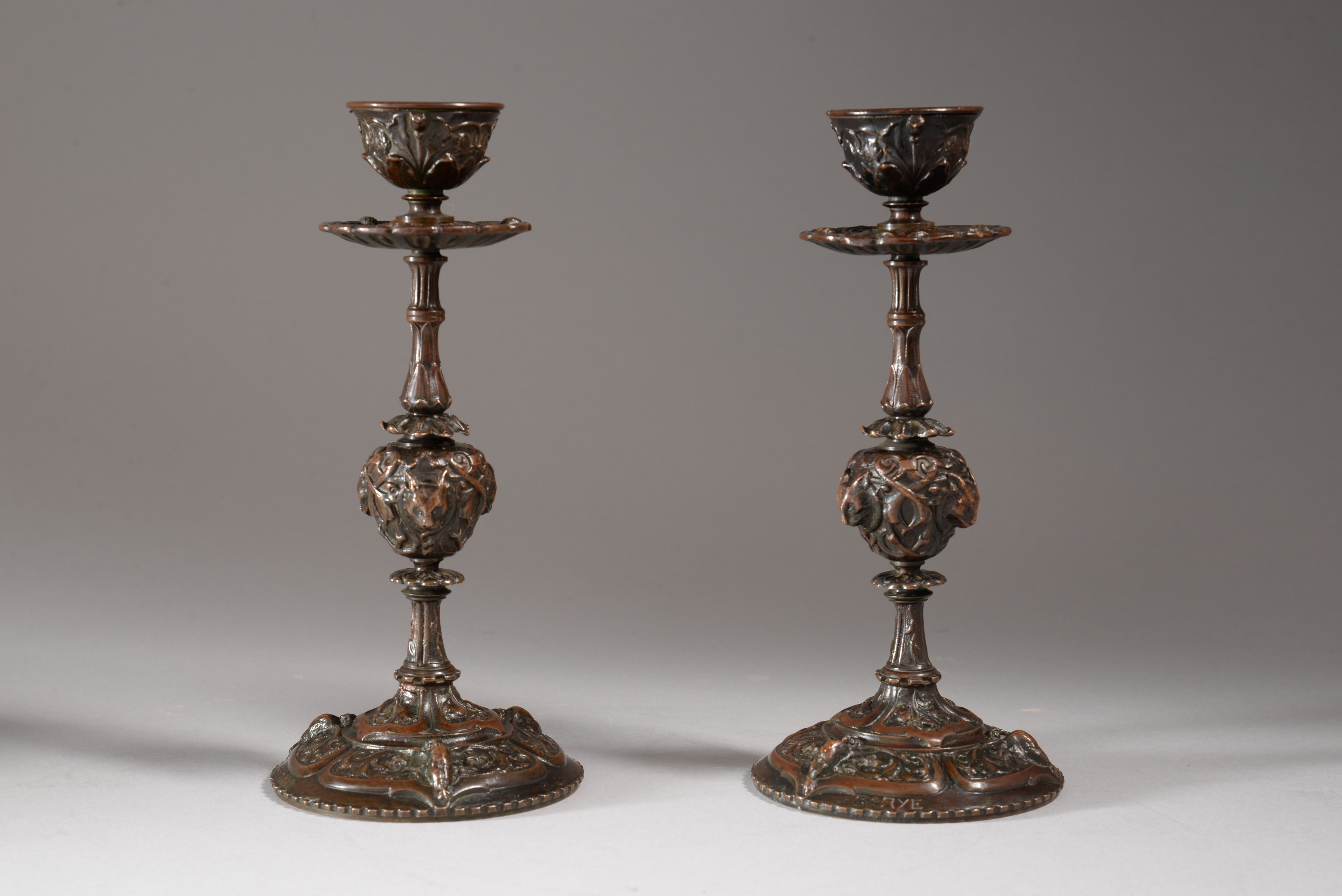 PAIRE DE FLAMBEAUX (Style Renaissance) 

